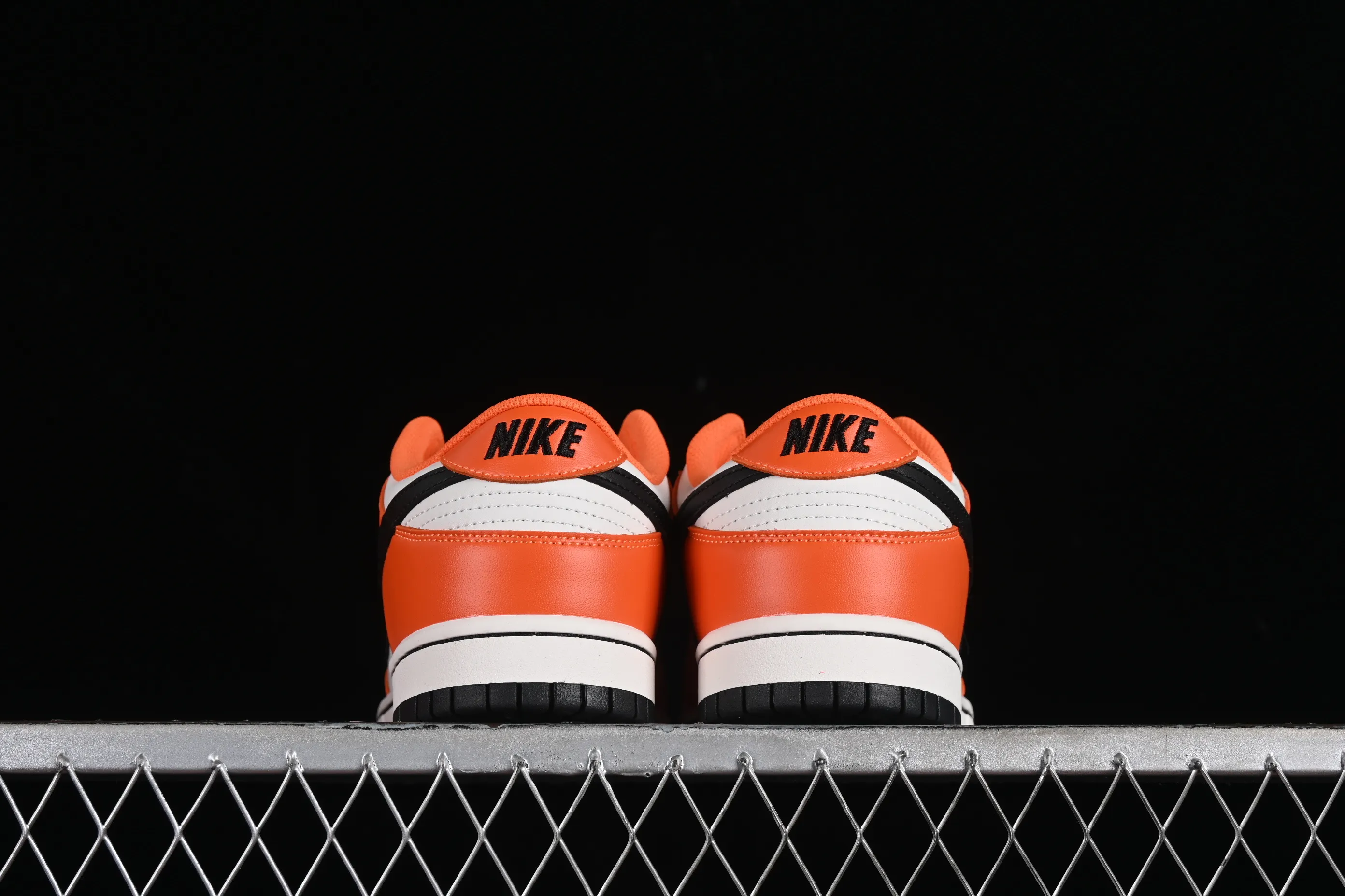 All Categories Nk SB Dunk Series Nk SB Dunk Low Low-top sneakers Nk SB Dunk Low White Orange Black Hook Low-top casual sneakers DH9765-003